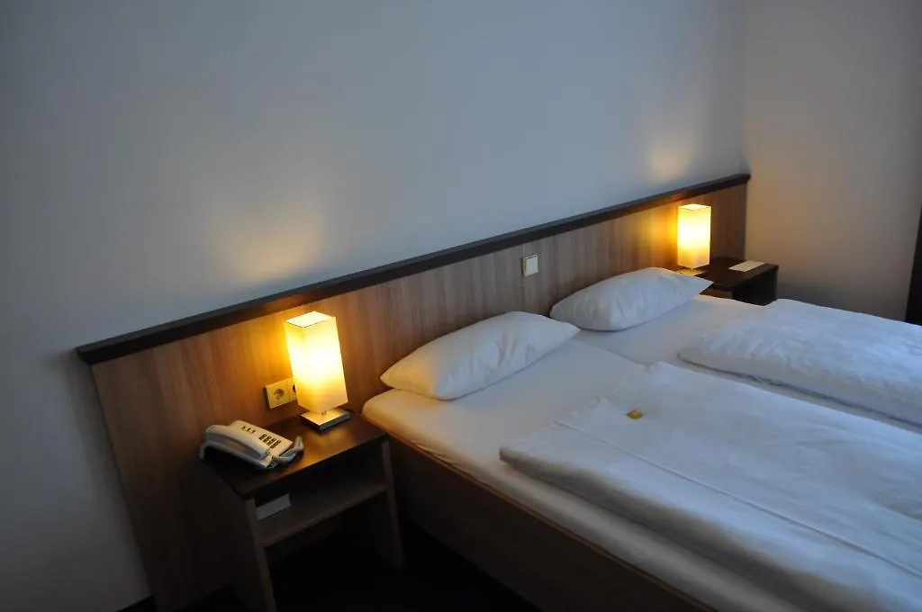 Christkoenigshaus Hotel Stuttgart 2*,